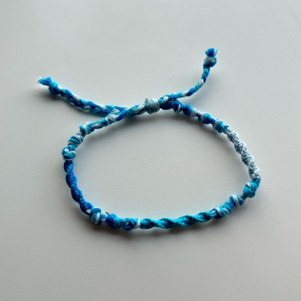 $5 bundled • ocean knotted bracelet